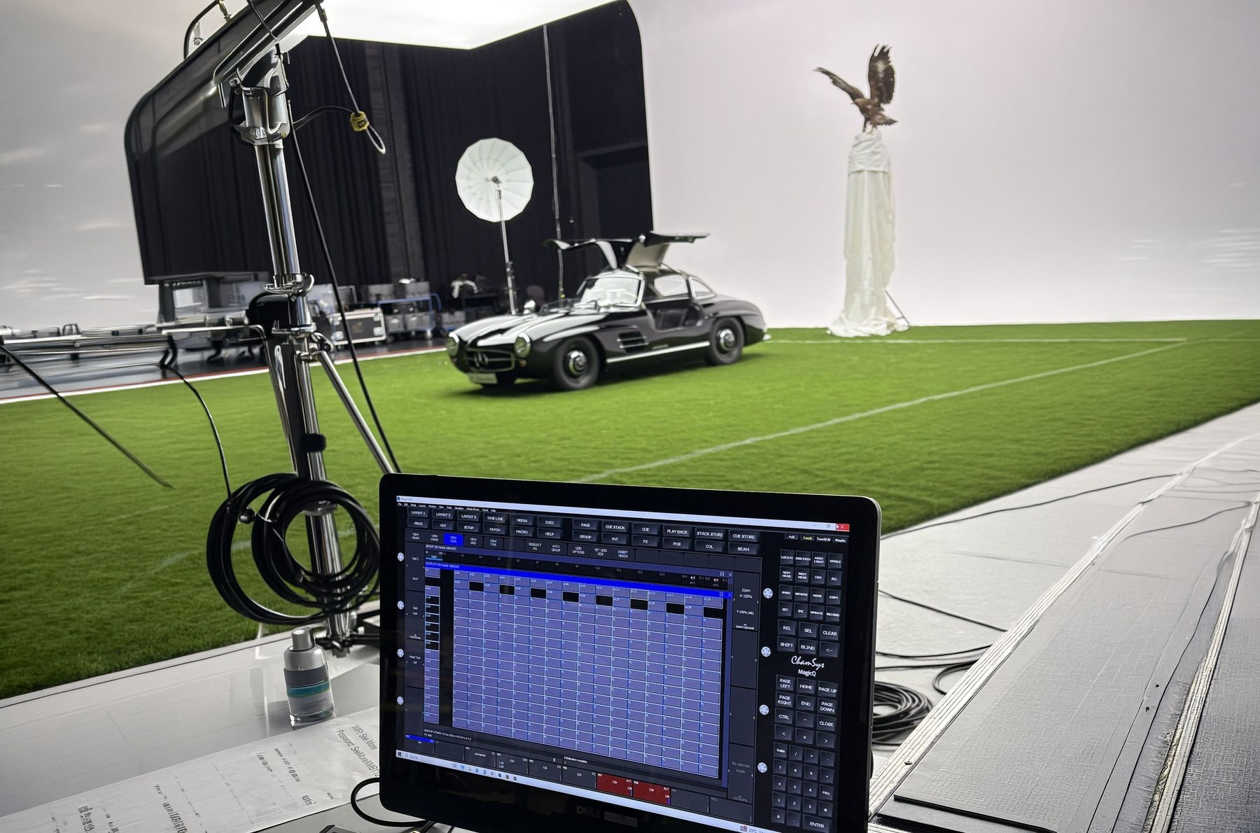 Cue-Liste am Set, Mercedes-Benz 300 SL unter der Fläche